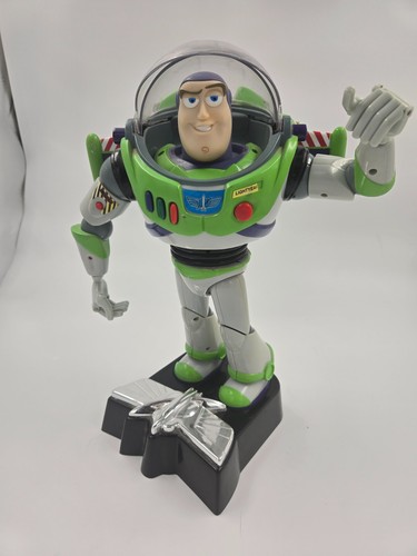 Disney pixar buzz lightyear - pixar,