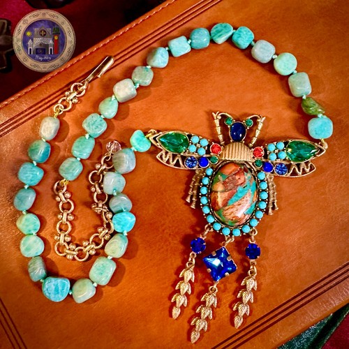 Art nouveau inspired bee - inspired,