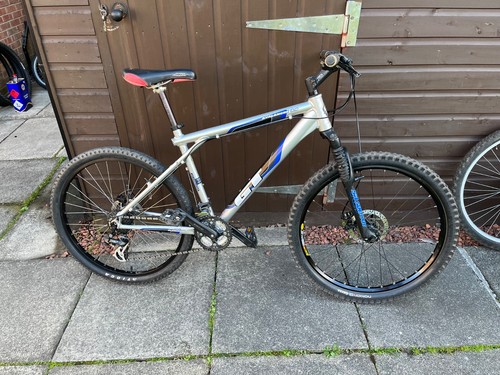 Avalanche mountain bike - gt,