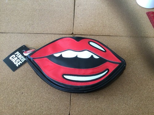 Bnwt paperchase lips pencil - lips,