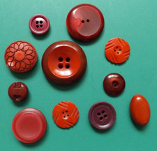 BUTTONS RED  11  VINTAGE   -
