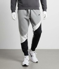Nike Sportswear Swoosh Tech