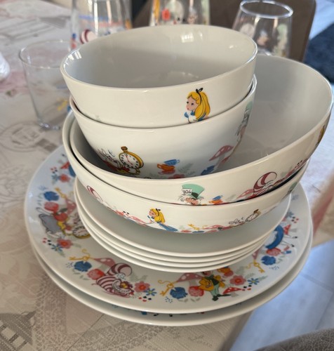 Alice wonderland dinners - in,