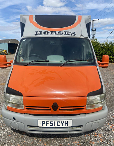 Renault stall horsebox - renault, 2-stall
