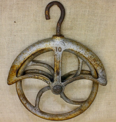 Old well fender pulley - pulley, 9”