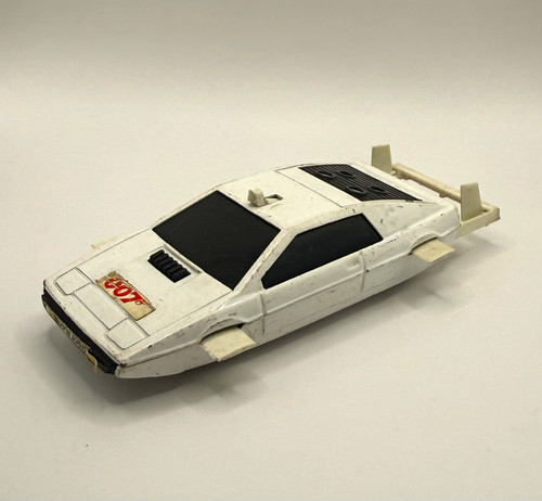 James bond 007 lotus esprit - james,