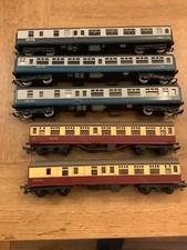00 Gauge 5 x coaches / average condition