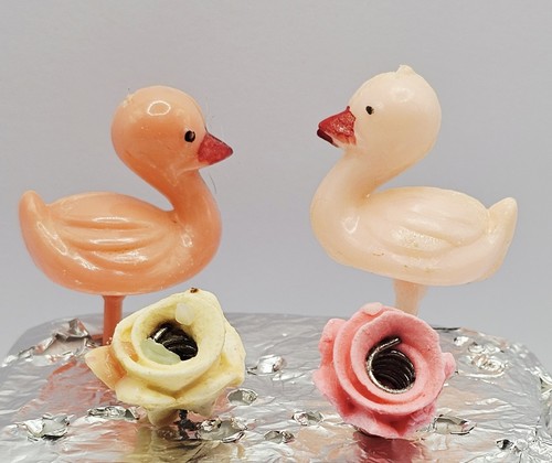 Vintage pink swans cake - swans, picks