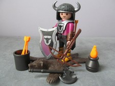 Playmobil Barbarian/Viking knight warrior with horned helmet & bear rug
