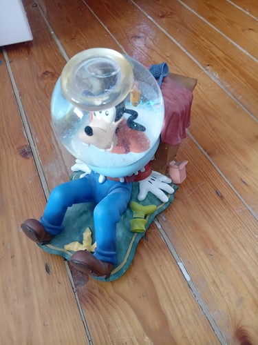 Snowglobe disney goofy snow - snowglobe,