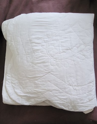 Large bed quilt white king - -,