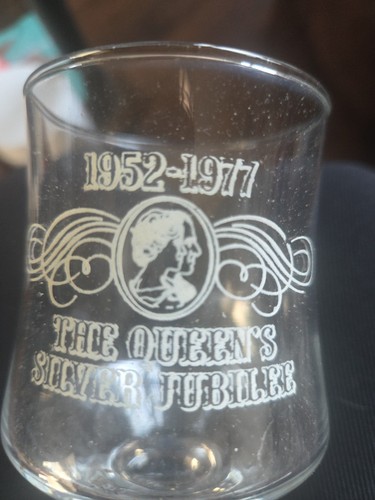 Queens silver jubilee glass - queens,