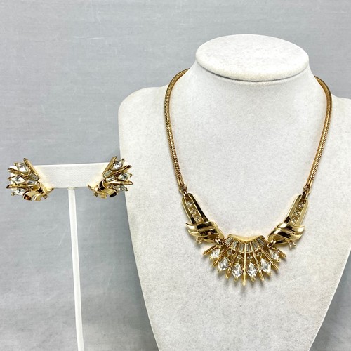 Vintage trifari gold tone - trifari,