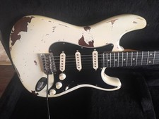 STRATOCASTER HEAVY RELIC WITH TWEED CASE