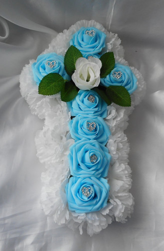 Artificial flowers wreath