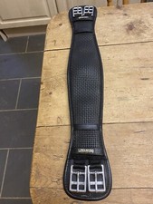 Wintec  Black Dressage Contoured   Girth  24”T  2 / D