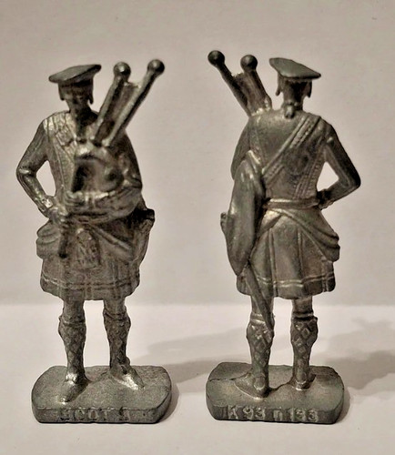 Metal figures ferrero - metal,