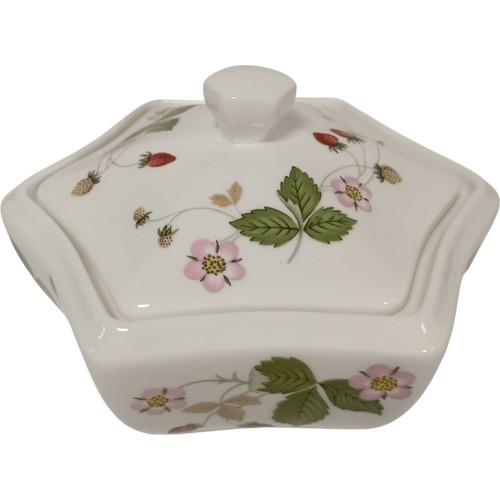 Wedgwood strawberry bone - strawberry,