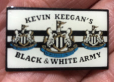 RARE NEWCASTLE UNITED KEVIN KEEGAN'S BLACK & WHITE ARMY ENAMEL PIN BADGE