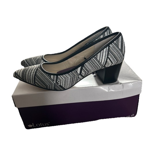 Lotus court shoes - court,