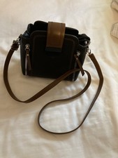 BLACK & BROWN SHOULDER/HAND BAG