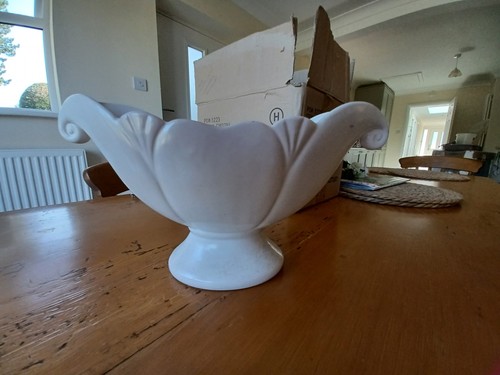 Arthur wood mantle vase - mantle, white
