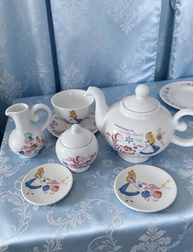 Disney alice wonderland - alice,