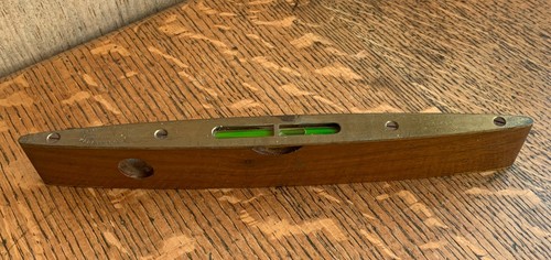 Wood brass level john - &,