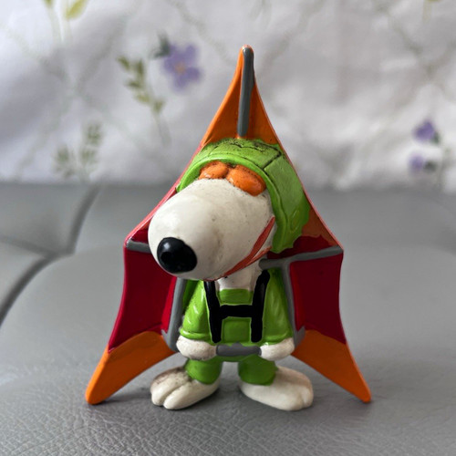 Peanuts snoopy hang gliding - snoopy,