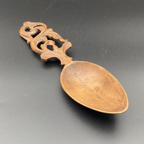 Old carved spoon - -,