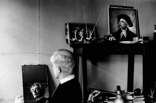 Writer quentin crisp poses - crisp,