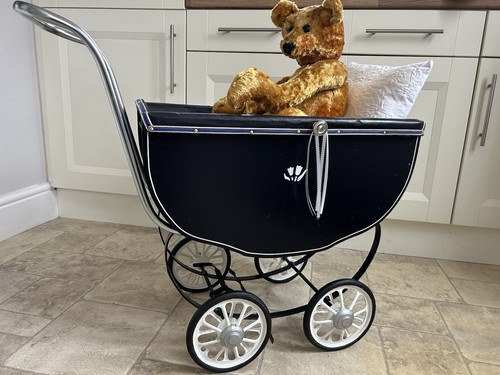 Vintage dolls pram believed - dolls,