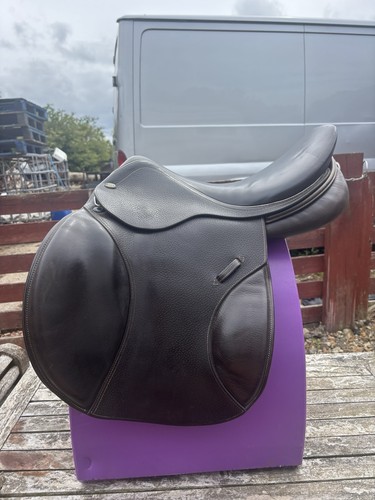 John whitaker jump saddle - whitaker,