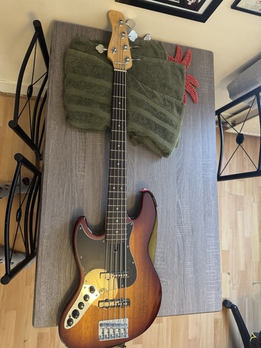 Sire marcus miller left - miller,
