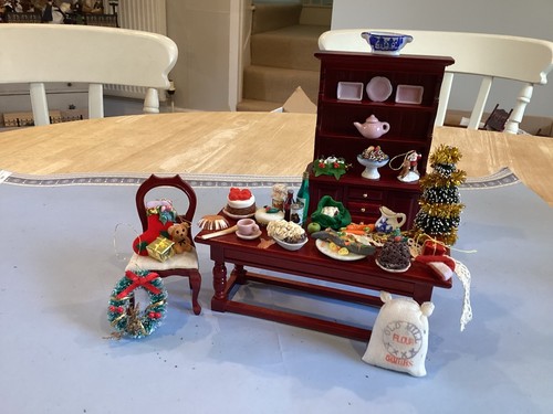 Dolls house scale - dolls,