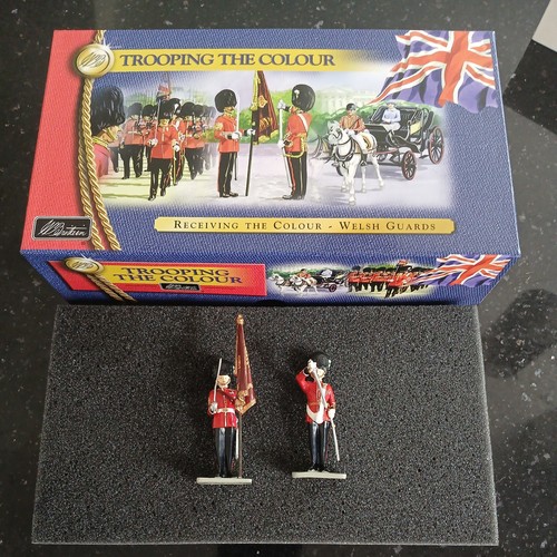 Britain 40110 trooping the - 40110,