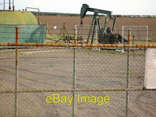 Photo 6x4 oil well near - 6x4,