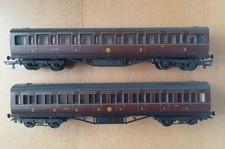 2 x 3RD / 1ST LMS MAROON COACHES No.9485 OO GAUGE BY GRAFAR