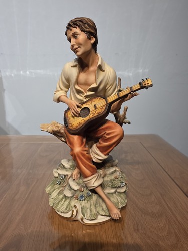 Capodimonte figurine used - used, good