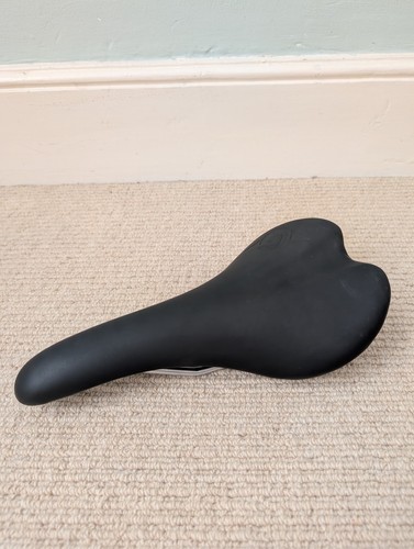 Black genesis bike - bike, saddle