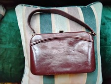VINTAGE ALLIGATOR BRAND LEATHER HANDBAG IN VERY GOOD CONDITION. 24cms x 15cms