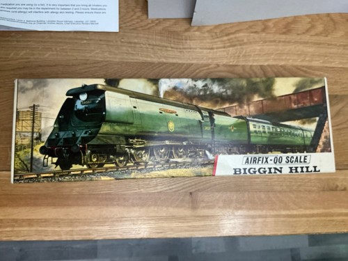 Airfix biggin hill gauge - 00,