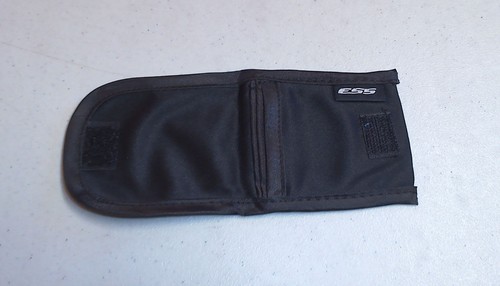 Ess black pop out - black,