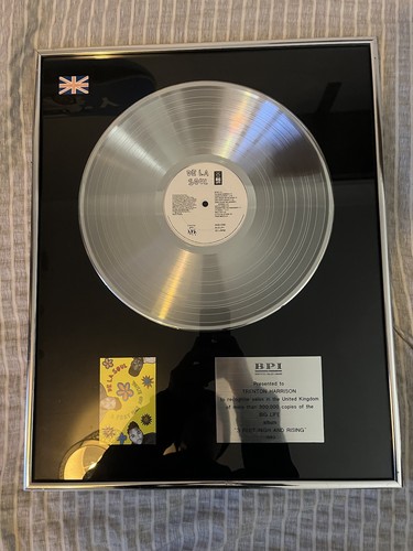 Bpi music award platinum - bpi,