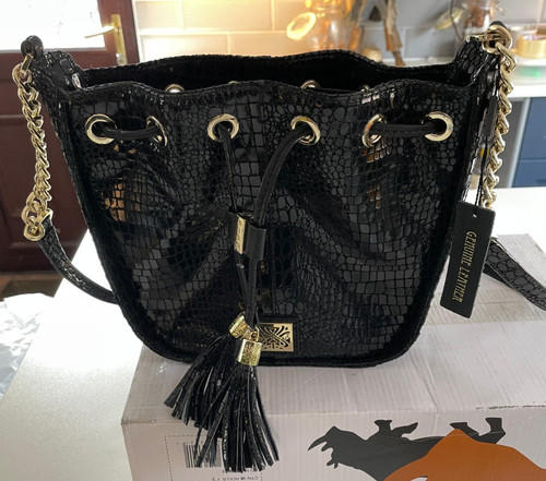 Black leather shoulder cross - black,