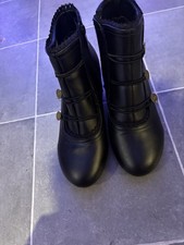 Beautiful Woman Kitten Heel 