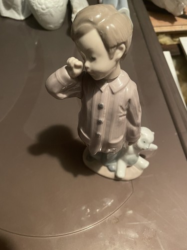Nao lladro figurine sleepy - by, "sleepy
