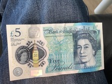 AA06 - Five Pound Note - Bank