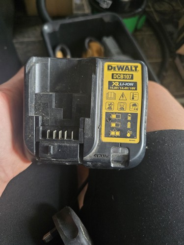 Dewalt dcb107 battery - dewalt, charger