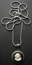 WEDGWOOD  PENDANT & CHAIN SET